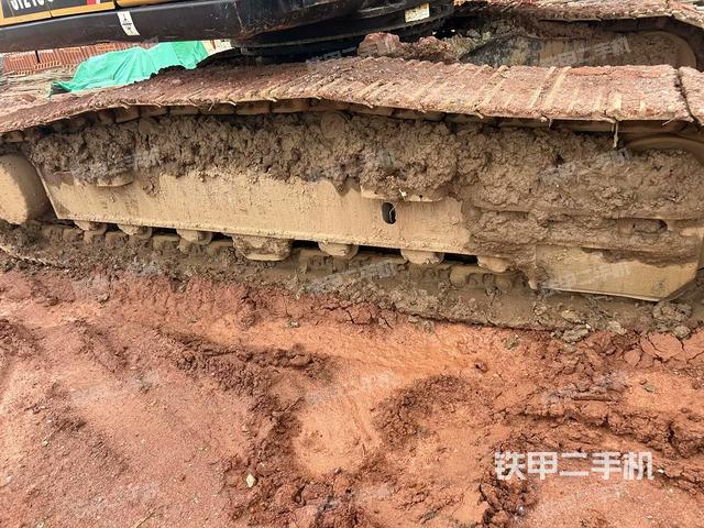 右驅(qū)動輪（行走機(jī)構(gòu)）