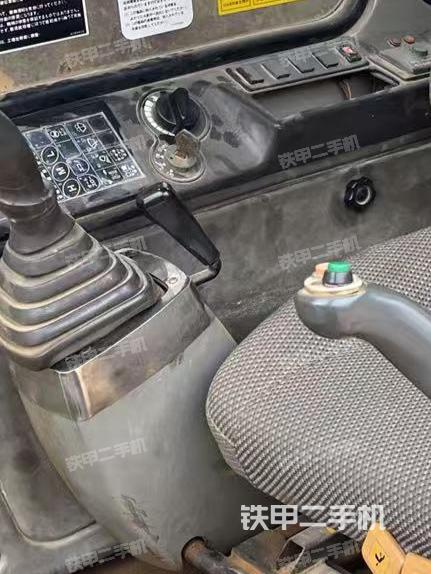 座椅右側(cè)控制臺(tái)/鑰匙門/油門/含右手柄（駕駛室部分）