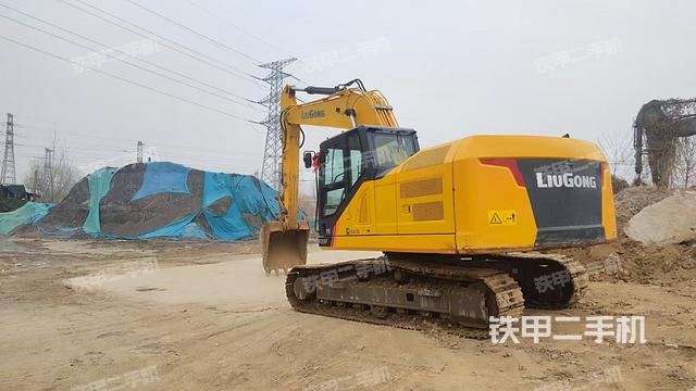 駕駛室頂部（整機外觀）