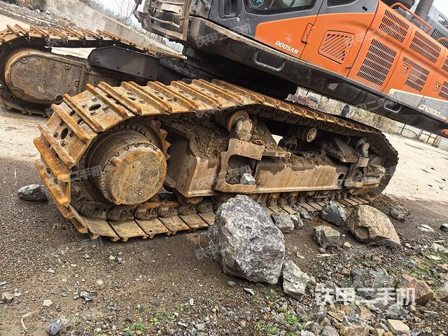 單側(cè)履帶整體（整機(jī)外觀）