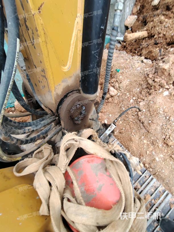 大臂根部?斜（工作和回轉(zhuǎn)裝置）