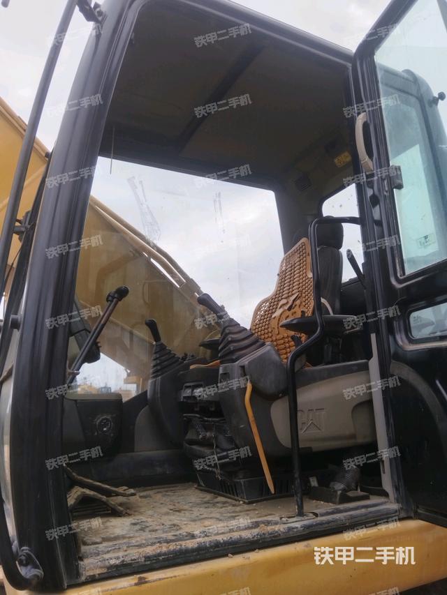 右側(cè)玻璃角標(biāo)（駕駛室部分）