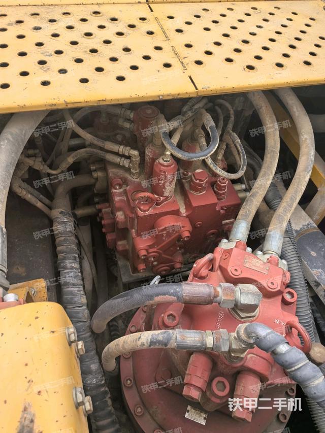 發(fā)動(dòng)機(jī)室（上車(chē)部件）