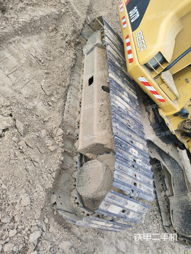 左側(cè)履帶整體?（行走機(jī)構(gòu)）