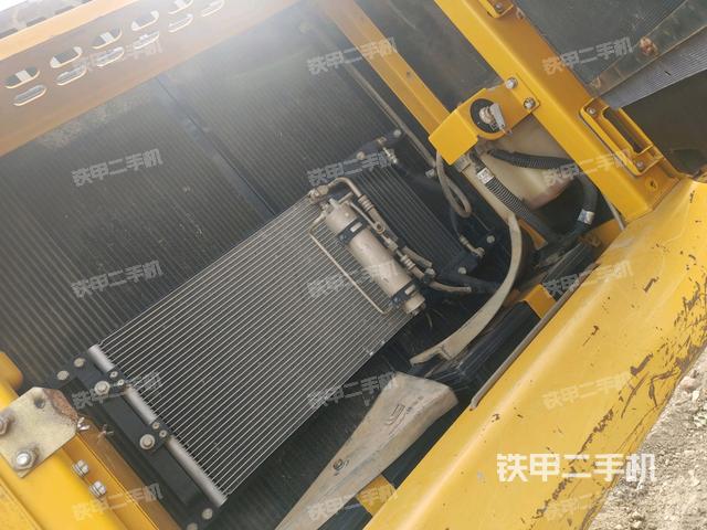 散熱器正面(大件艙室) 散熱器正面(大件艙室)
