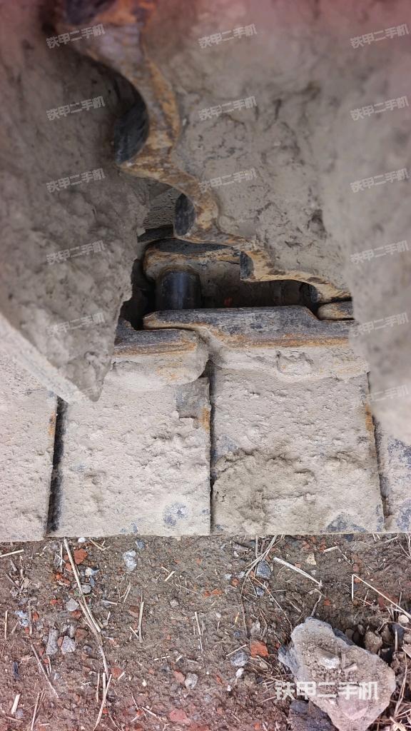 左驅(qū)動輪（行走機構(gòu)）