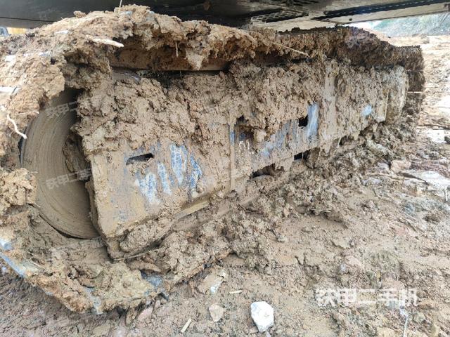 單側(cè)履帶整體(整機(jī)外觀) 單側(cè)履帶整體(整機(jī)外觀)