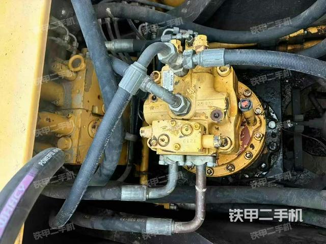 回轉(zhuǎn)馬達(dá)和主控閥(整機(jī)外觀) 回轉(zhuǎn)馬達(dá)和主控閥(整機(jī)外觀)