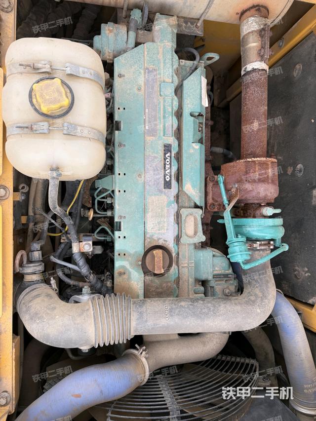 發(fā)動機(jī)整體俯視(整機(jī)外觀) 發(fā)動機(jī)整體俯視(整機(jī)外觀)