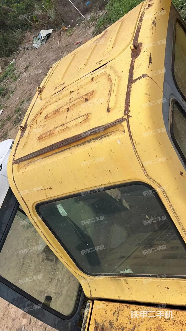 驾驶室顶部（整机外观）