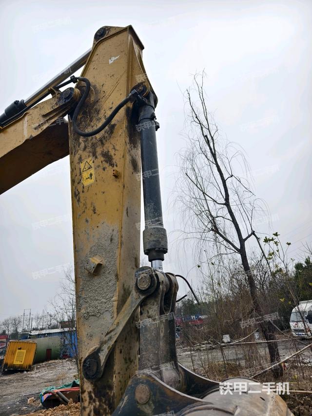 小臂整體左后(工作和回轉(zhuǎn)裝置) 小臂整體左后(工作和回轉(zhuǎn)裝置)