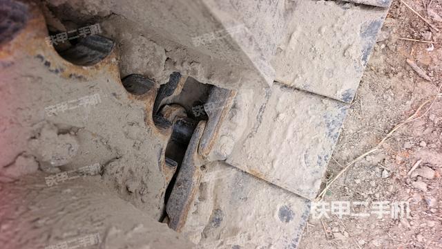 右驅(qū)動輪（行走機構(gòu)）