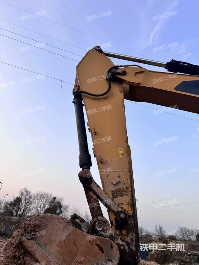 小臂整體左后(工作和回轉(zhuǎn)裝置) 小臂整體左后(工作和回轉(zhuǎn)裝置)