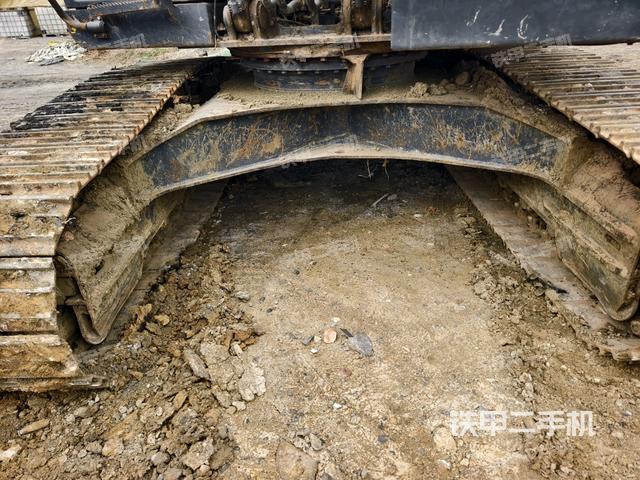 轉(zhuǎn)盤和下車架正前（工作和回轉(zhuǎn)裝置）