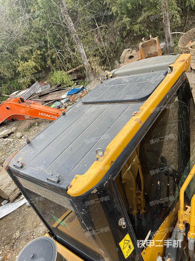 驾驶室顶部（整机外观）