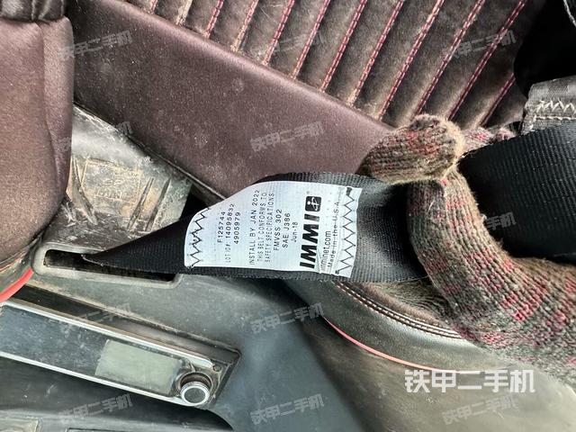 行走控制手柄和踏板?俯拍(駕駛室部分) 行走控制手柄和踏板?俯拍(駕駛室部分)