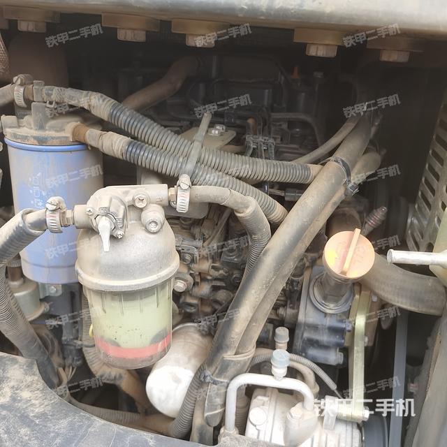 回转马达和主控阀（整机外观）