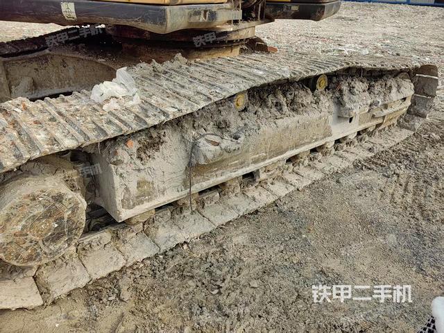 右側(cè)履帶整體(行走機構(gòu)) 右側(cè)履帶整體(行走機構(gòu))