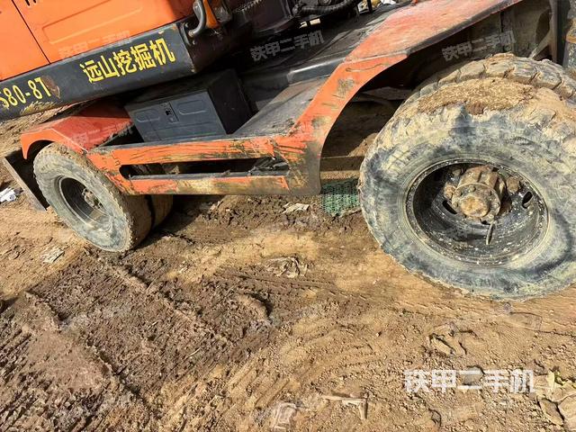 液壓泵艙室正面整體(整機(jī)外觀) 液壓泵艙室正面整體(整機(jī)外觀)