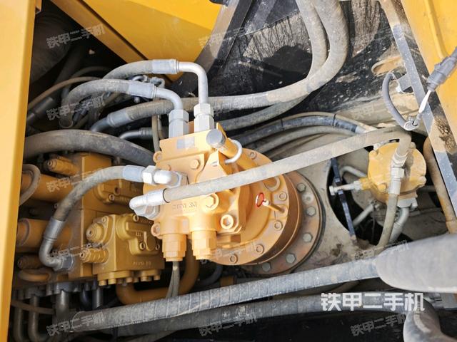 回轉(zhuǎn)馬達(dá)和主控閥(整機(jī)外觀) 回轉(zhuǎn)馬達(dá)和主控閥(整機(jī)外觀)