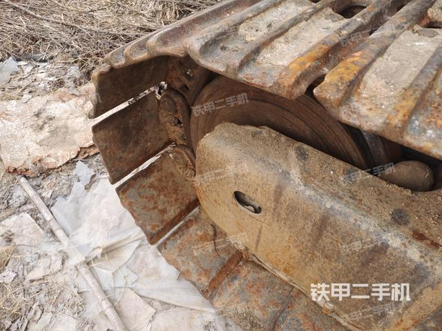 左驅(qū)動輪（行走機(jī)構(gòu)）