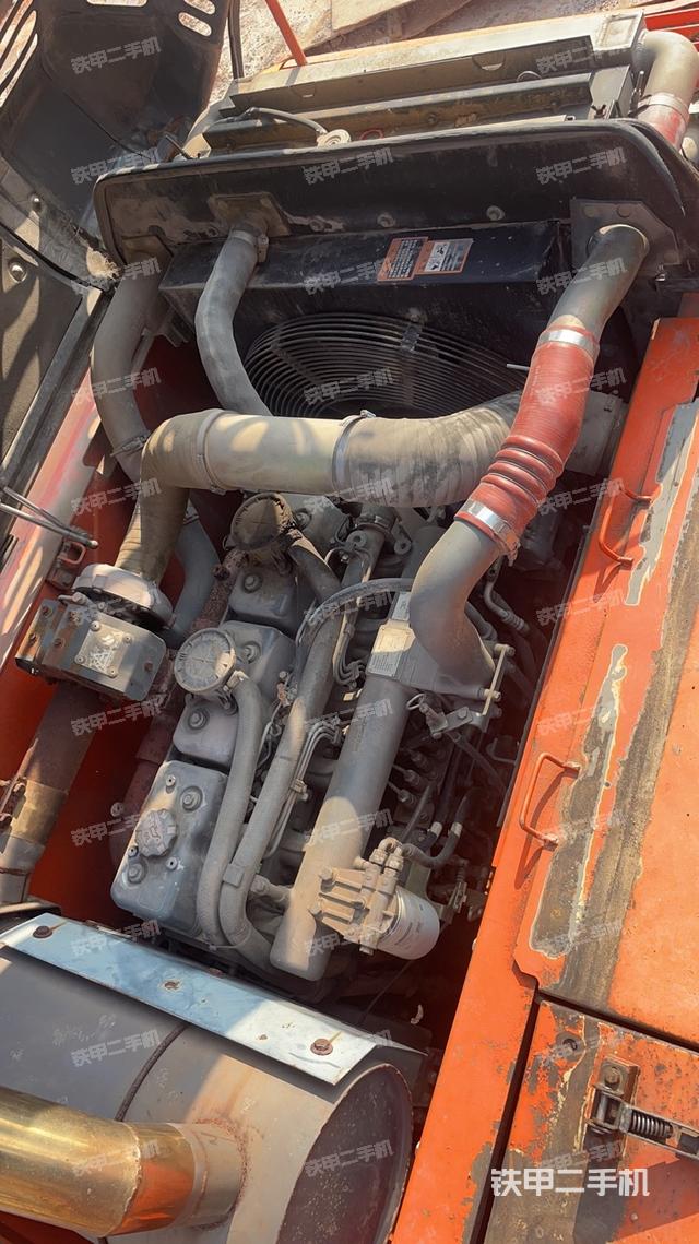 駕駛室整體(整機(jī)外觀) 駕駛室整體(整機(jī)外觀)