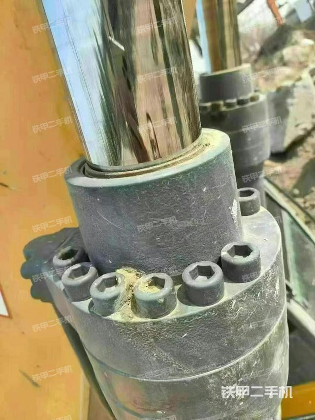 駕駛室整體(整機(jī)外觀) 駕駛室整體(整機(jī)外觀)