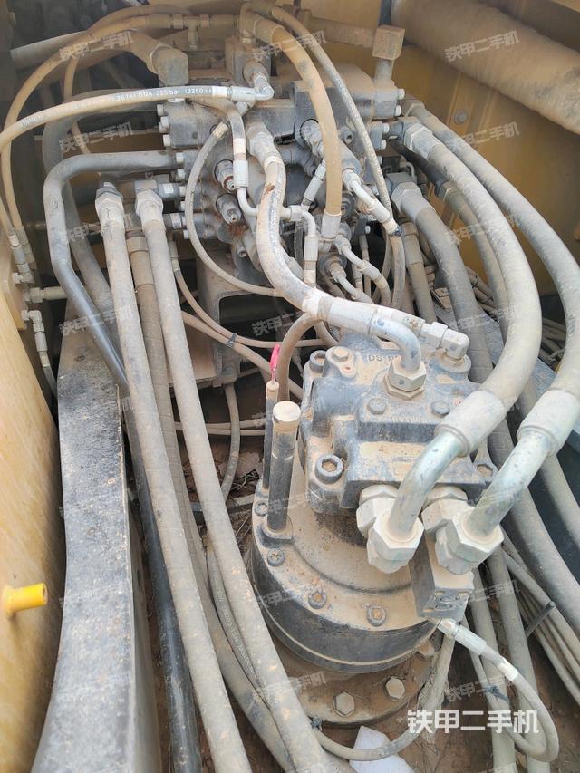 回轉(zhuǎn)馬達和主控閥（整機外觀）