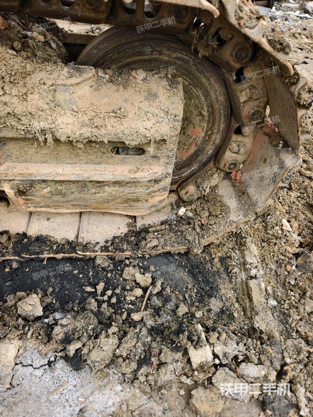 左驅(qū)動(dòng)輪（行走機(jī)構(gòu)）