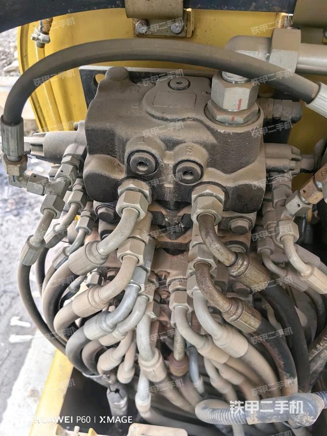 液壓泵艙室正面整體(整機(jī)外觀) 液壓泵艙室正面整體(整機(jī)外觀)
