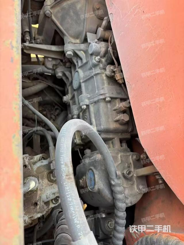 回轉(zhuǎn)馬達(dá)和主控閥(整機(jī)外觀) 回轉(zhuǎn)馬達(dá)和主控閥(整機(jī)外觀)