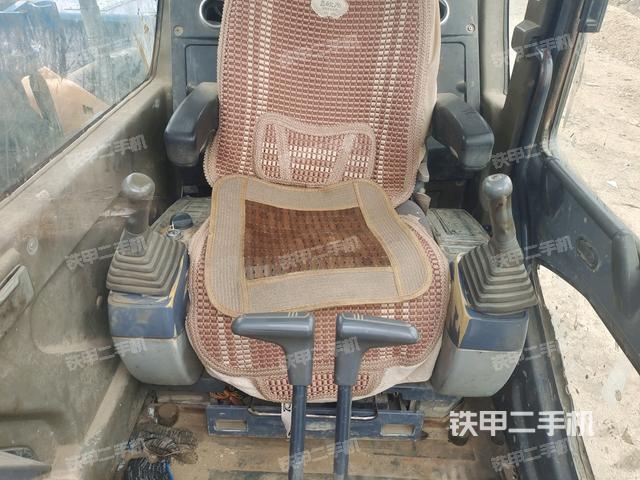 座椅右側(cè)控制臺/鑰匙門/油門/含右手柄（駕駛室部分）