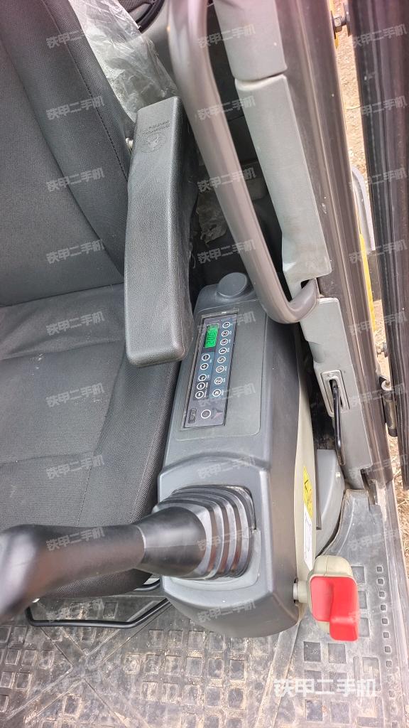 座椅左側(cè)控制臺/音響/含左手柄（駕駛室部分）