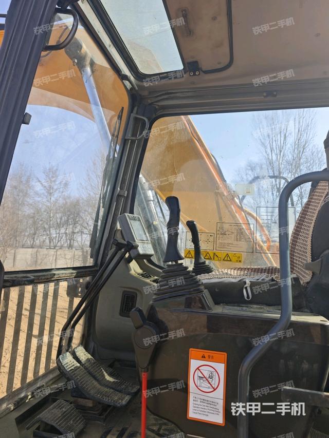 駕駛室整體（整機外觀）