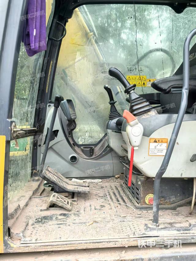 駕駛室整體（整機(jī)外觀）