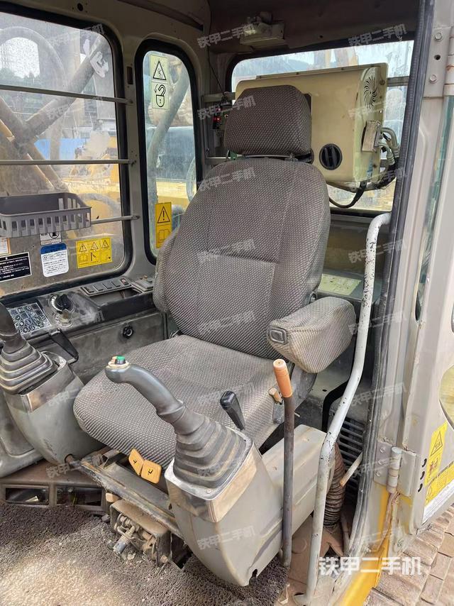 座椅左側(cè)控制臺(tái)/音響/含左手柄（駕駛室部分）