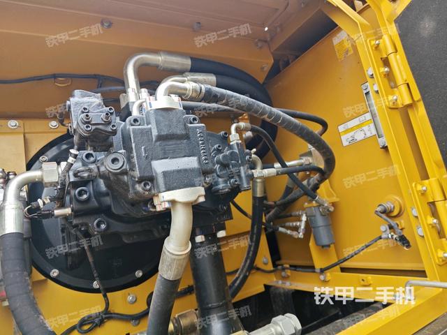 液壓泵斜45?右(大件艙室) 液壓泵斜45?右(大件艙室)