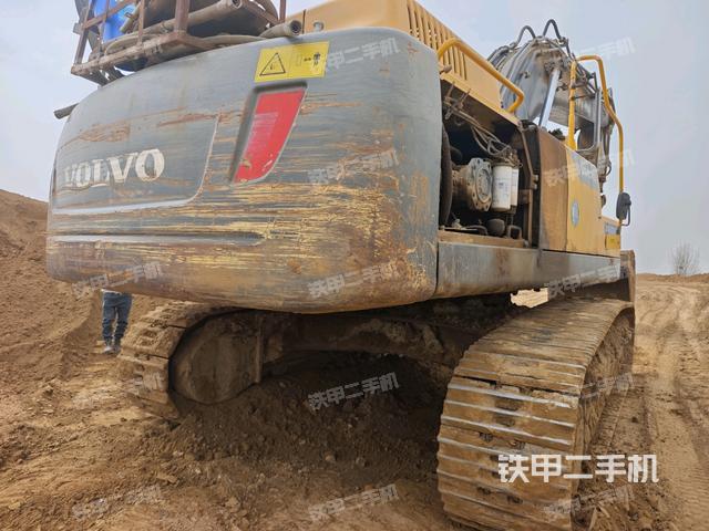 沃尔沃EC380DL挖掘机的设备实拍-第2张实拍照片