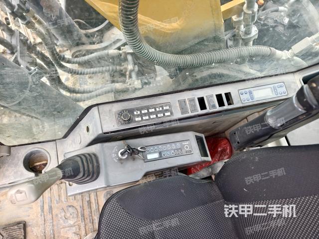 座椅右側(cè)控制臺(tái)/鑰匙門/油門/含右手柄（駕駛室部分）