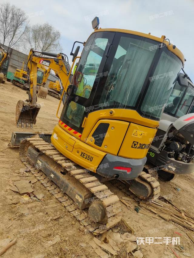 單側(cè)履帶整體（整機(jī)外觀）