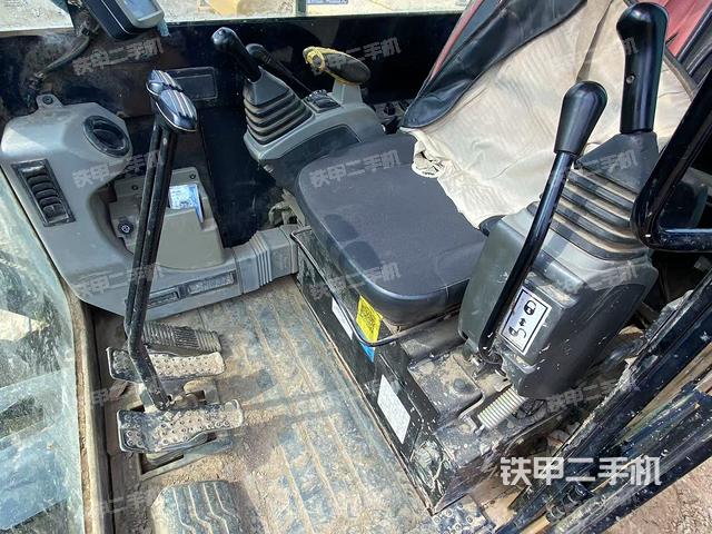 駕駛室整體(整機外觀) 駕駛室整體(整機外觀)