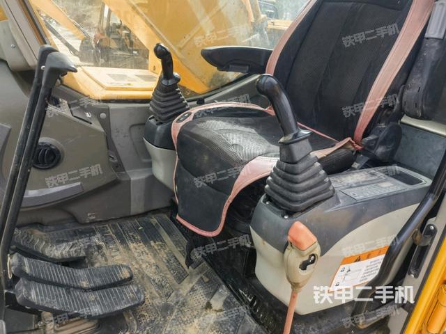 駕駛室整體（整機(jī)外觀）