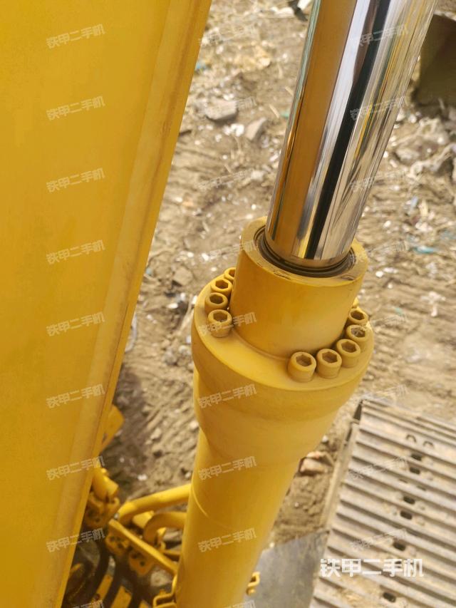 大臂油缸整體?豎拍（工作和回轉(zhuǎn)裝置）