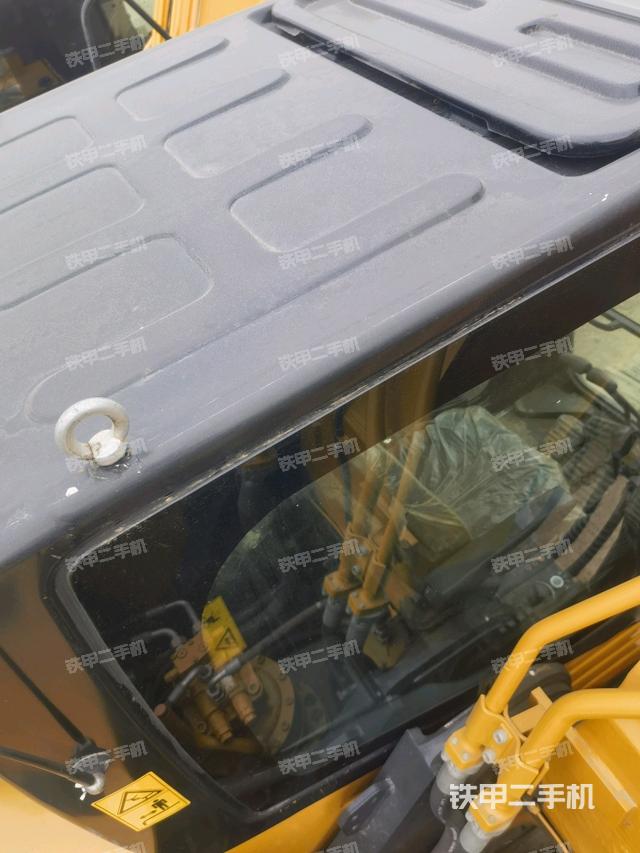 駕駛室頂部（整機外觀）