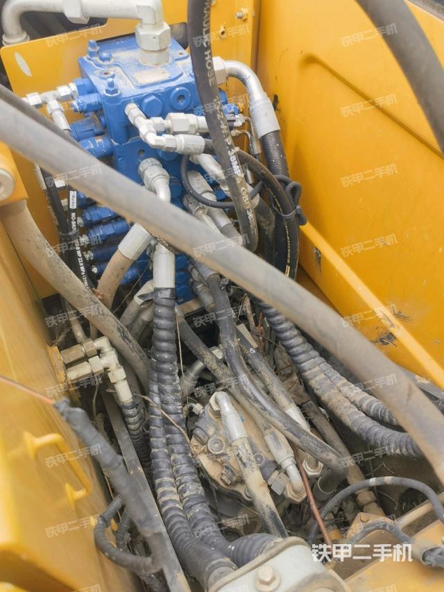 回轉(zhuǎn)馬達和主控閥（整機外觀）