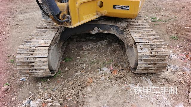 轉(zhuǎn)盤和下車架正前（工作和回轉(zhuǎn)裝置）