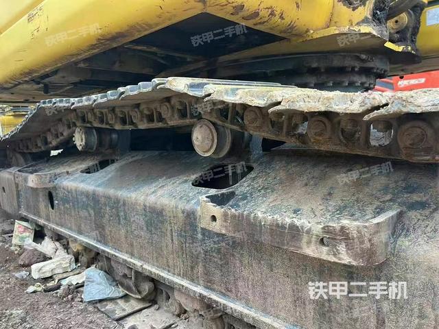 單側(cè)履帶整體(整機(jī)外觀) 單側(cè)履帶整體(整機(jī)外觀)