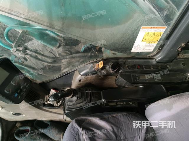 座椅右側(cè)控制臺/鑰匙門/油門/含右手柄(駕駛室部分) 座椅右側(cè)控制臺/鑰匙門/油門/含右手柄(駕駛室部分)