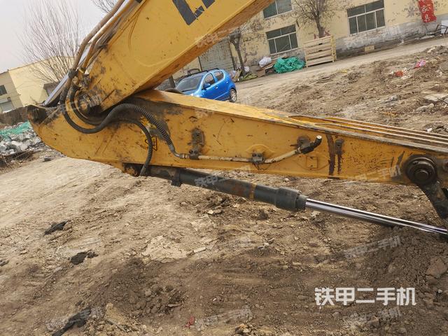 小臂整體左后(工作和回轉(zhuǎn)裝置) 小臂整體左后(工作和回轉(zhuǎn)裝置)