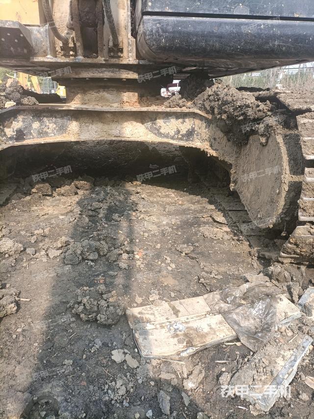 轉(zhuǎn)盤和下車架正前（工作和回轉(zhuǎn)裝置）